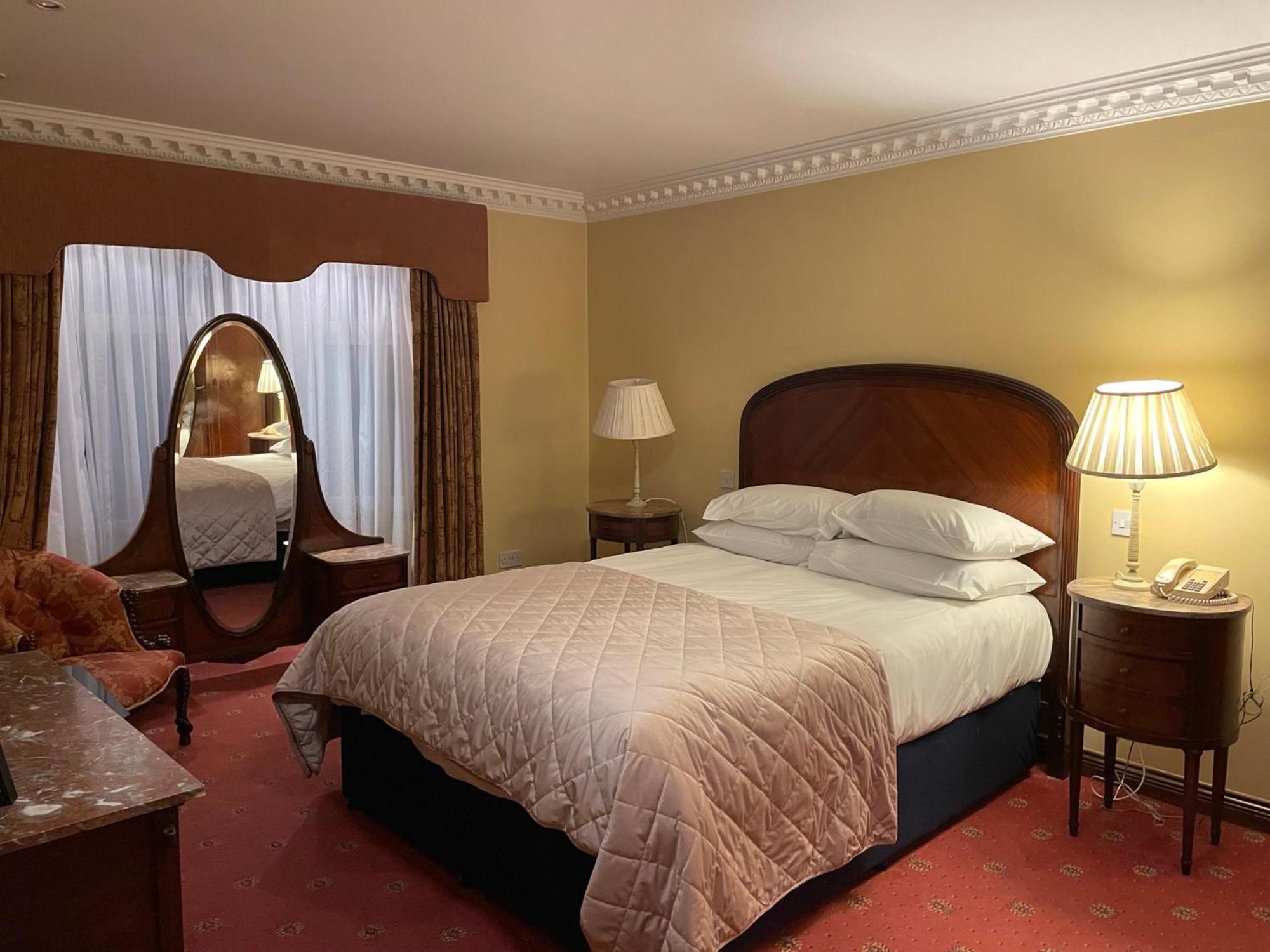 Foley'S Townhouse Killarney Hotel Екстериор снимка